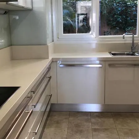 Modern 2 Bed In Apartment *